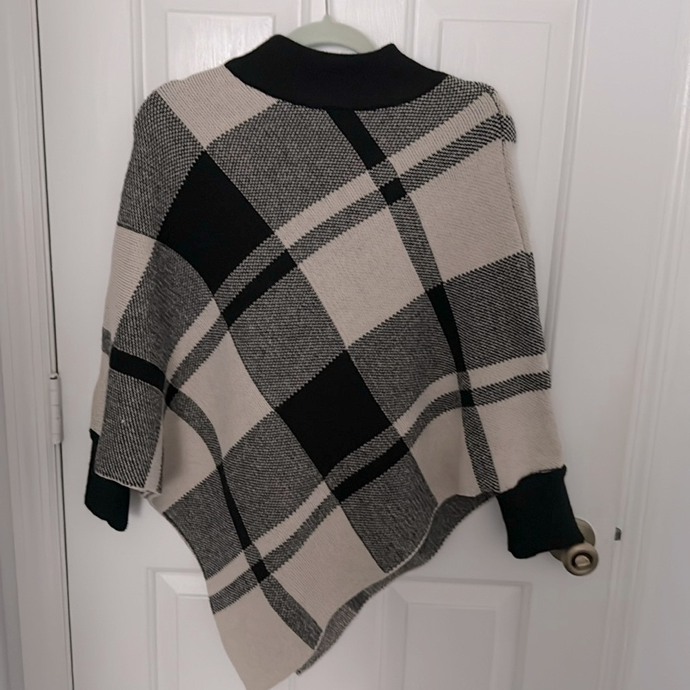 Source Unknown Black and Cream Plaid Poncho